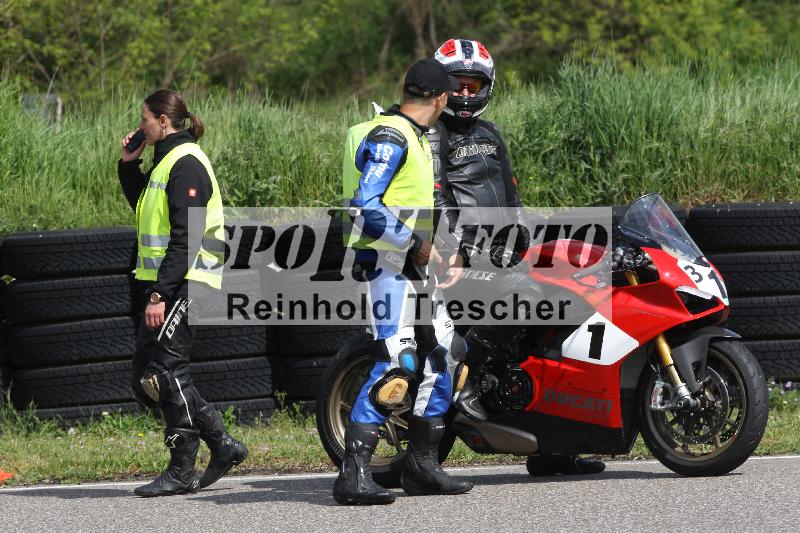 Archiv-2025/10 23.04.2025 Cornu Master School ADR/gruen-vert/313